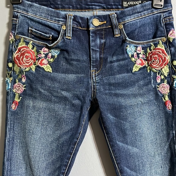 BLANKNYC Floral Embroidered Skinny Jeans size 27 - Picture 4 of 11